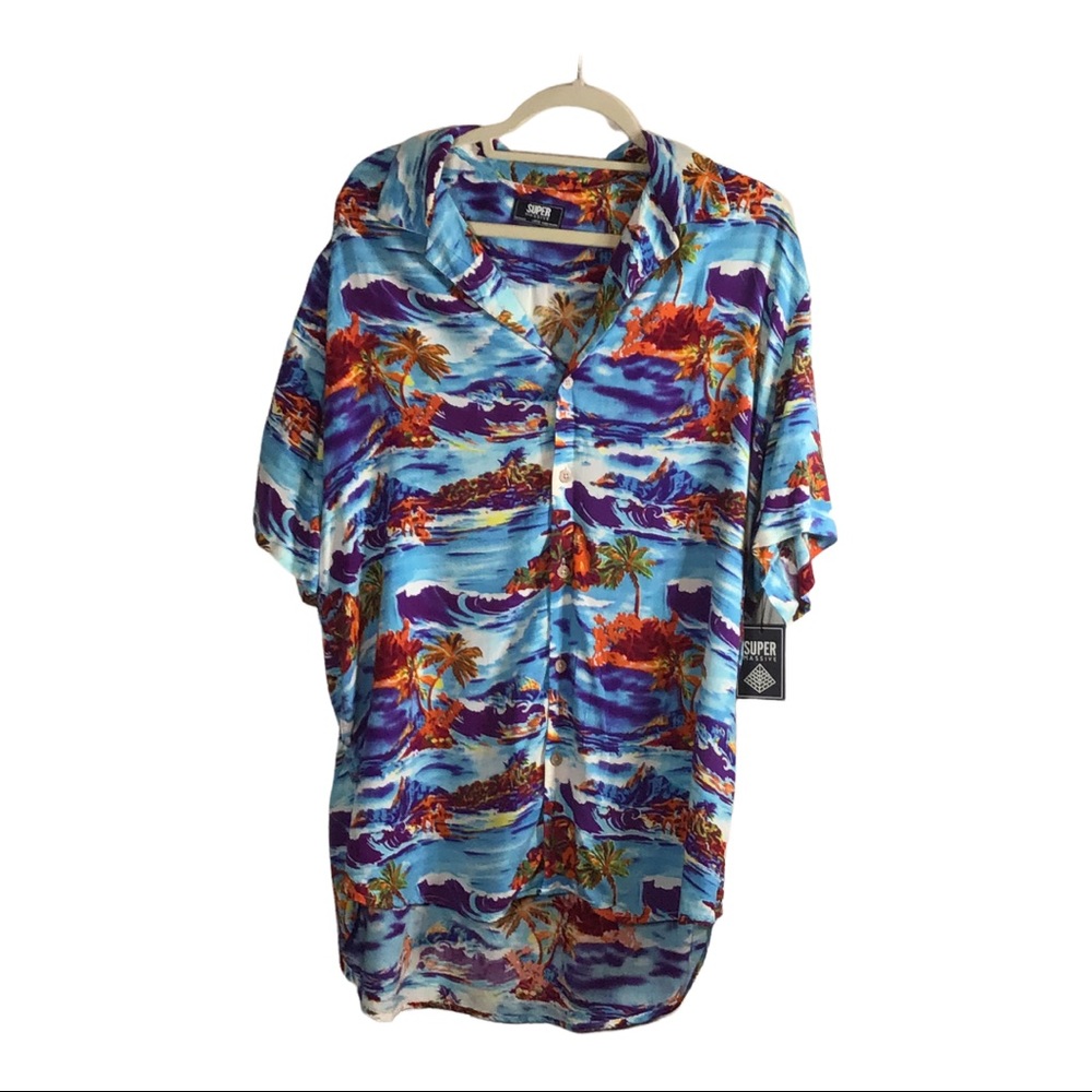 NWT Super Massive Wavy Short Sleeve Button down Short Size Large